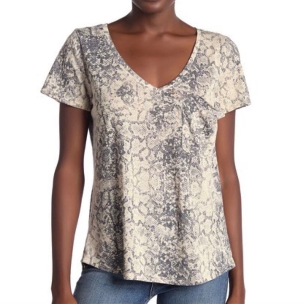 𝅺socialite Snakeskin Pocket V Neck Tee
